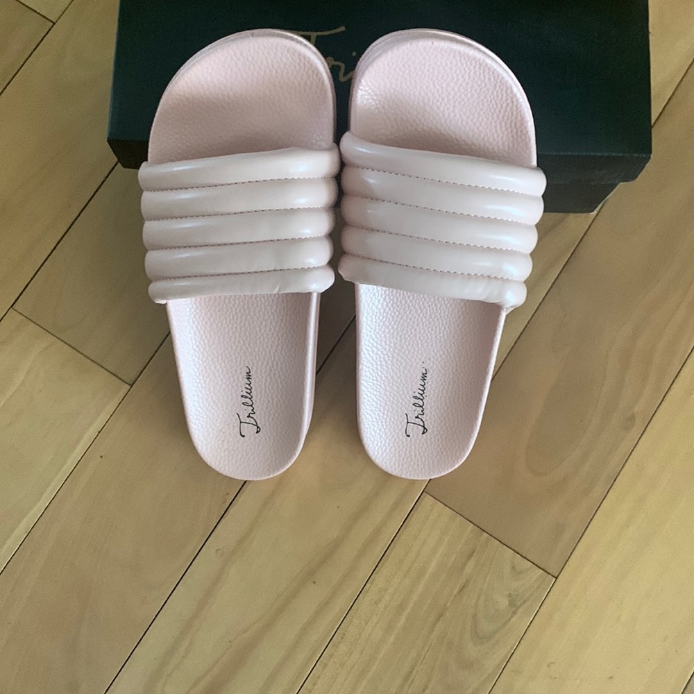 Trillium Marty pink tube slides size 9